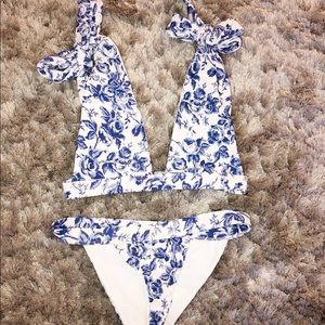 Lovers & Friends Take me away Bikini Top & Bottom